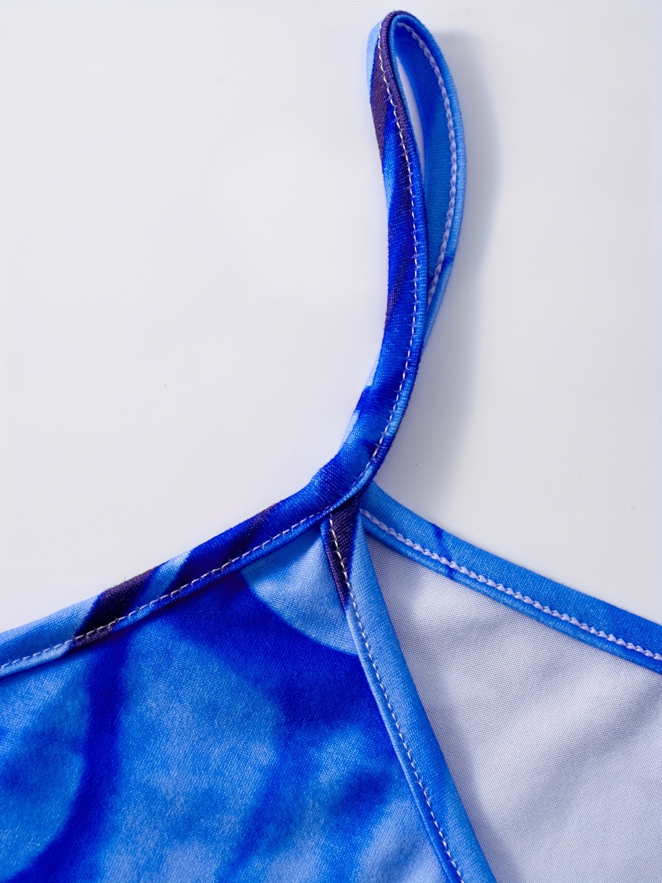 Robe d'été décontractée à imprimé floral, col en V, sans manches, pour femmes, robe moulante courte, tenue tendance pour les vacances 2024