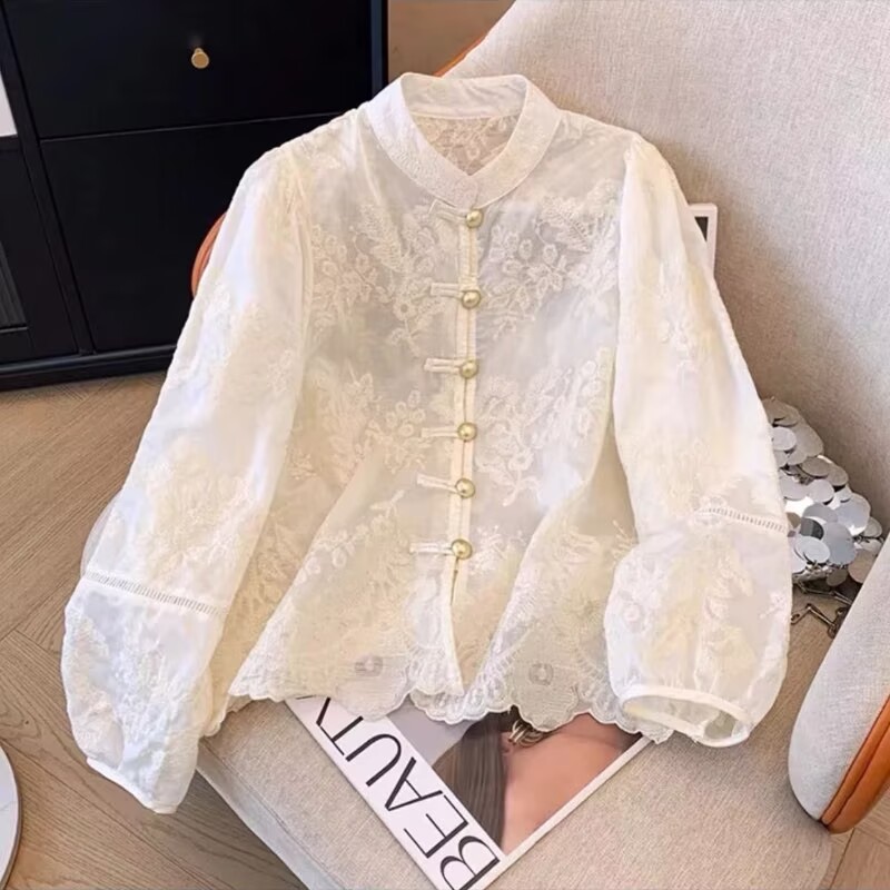 Chemise en dentelle pour femme avec broderie et boutons à nœuds