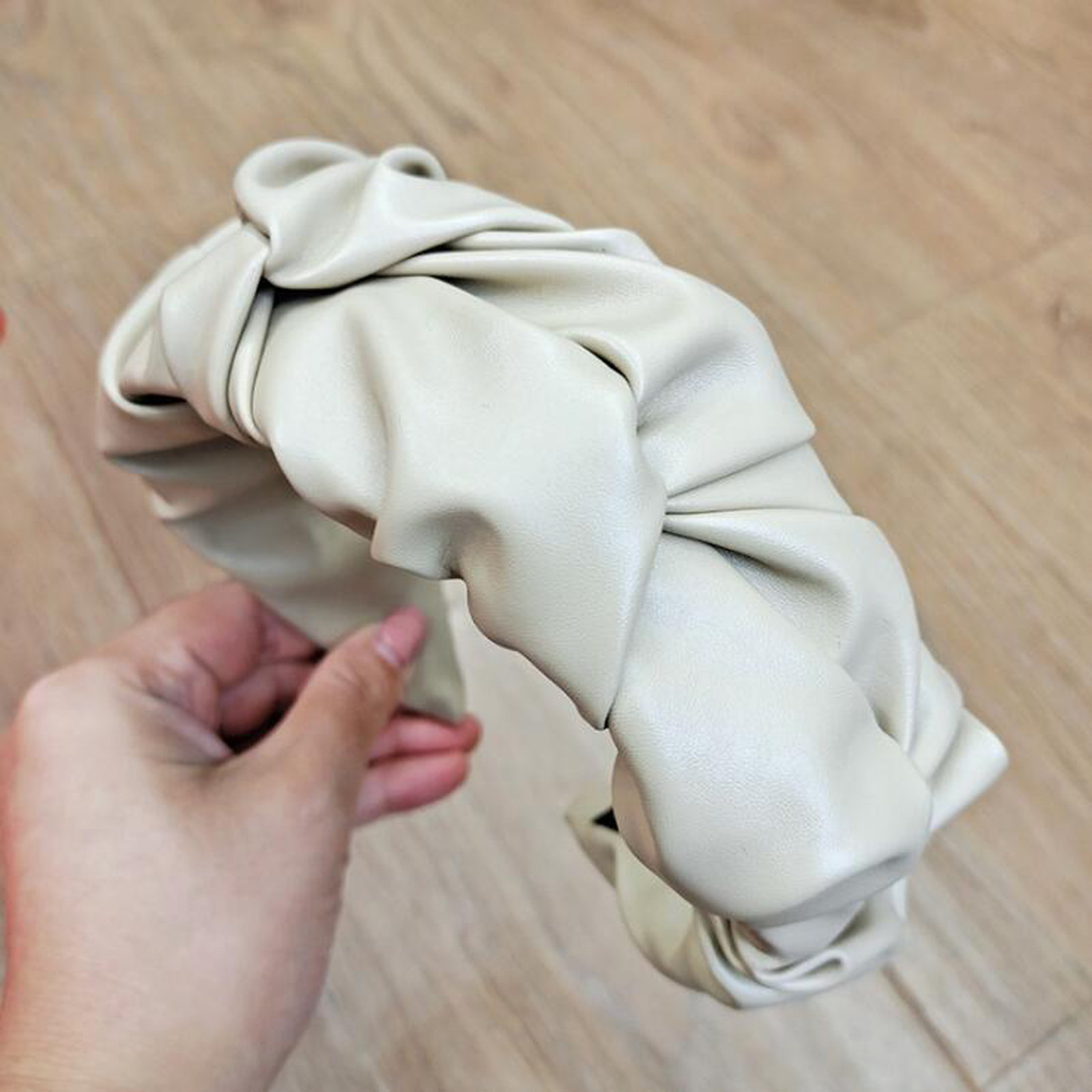 PROLY nouvelle mode femmes chapeaux en cuir PU bandeau large côté bandeau Vintage plissé bandeau filles Turban en gros