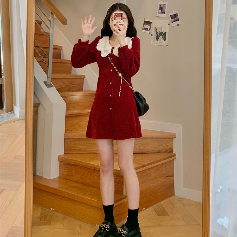 Robe courte en dentelle blanche à manches bouffantes et col en V de style Hepburn en velours rouge pour femmes, robe de fête pour l'automne et l'hiver