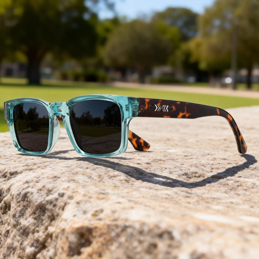 Une paire de lunettes tendance à monture rectangulaire avec branches élégantes, design unisexe, idéales pour les vacances, les cadeaux et l'usage quotidien