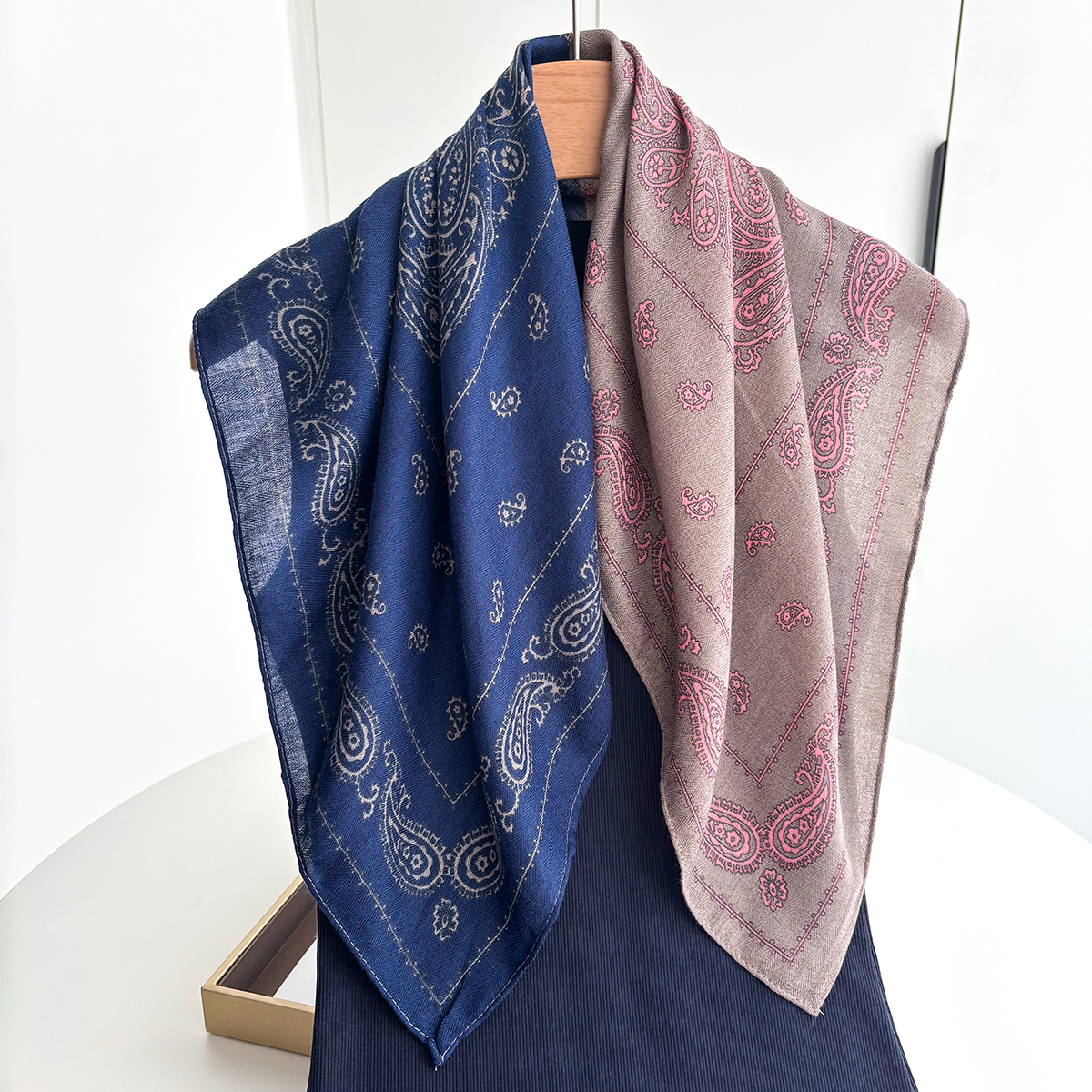 Foulard carré de luxe 70x70cm pour femmes, châle imprimé Paisley, chaînes, foulard élégant, Bandanas, Hijab, écharpe de tache douce