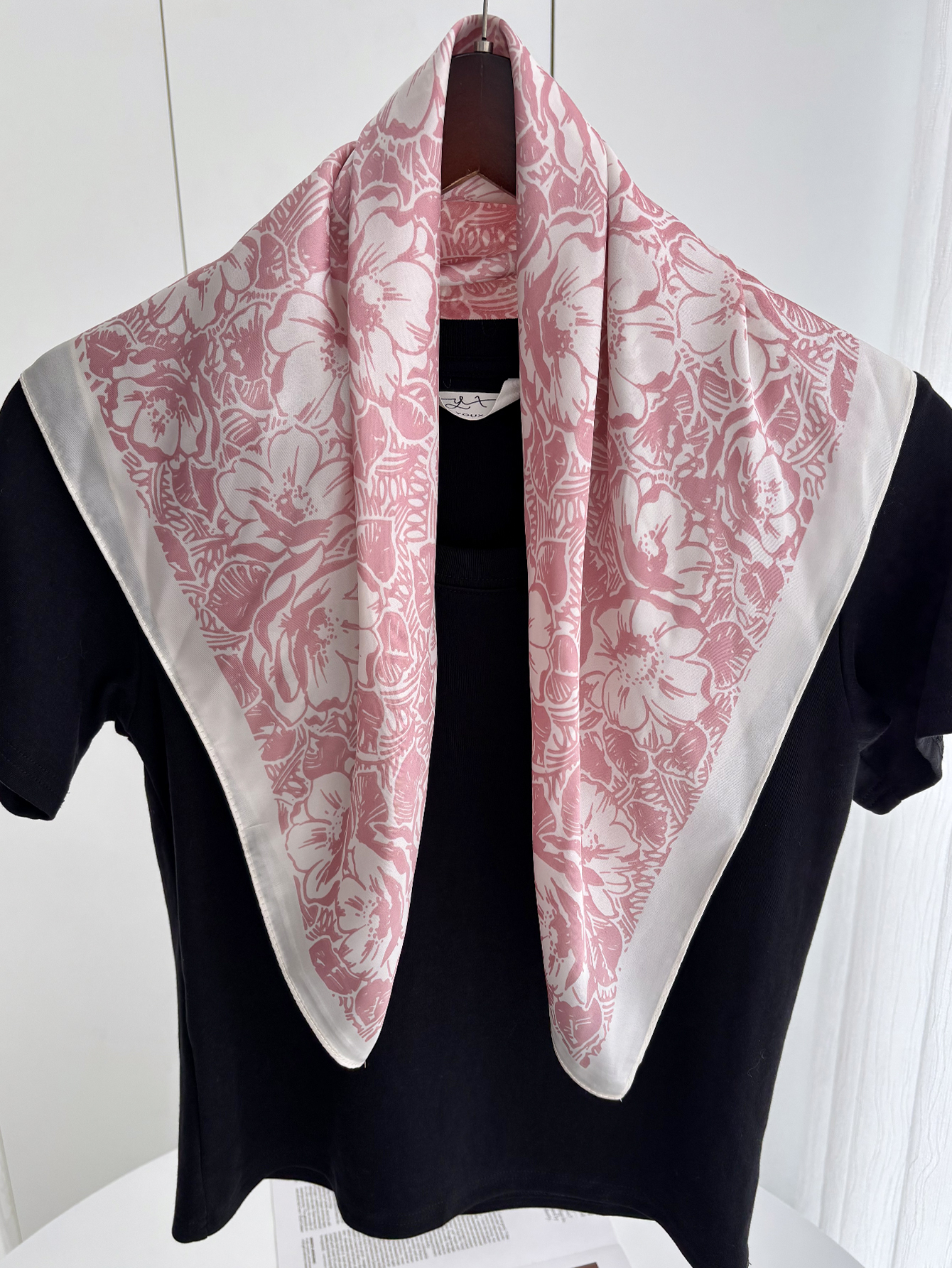 Écharpe carrée de luxe à imprimé floral pour femme, foulard en satin doux, bandeau pour cheveux, ruban, bandana