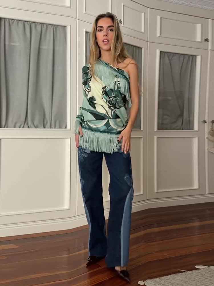 Foulard carré vintage en satin pour femme avec pompons, imprimé, collection Printemps-Été 2026, accessoire de mode féminin pour les vacances