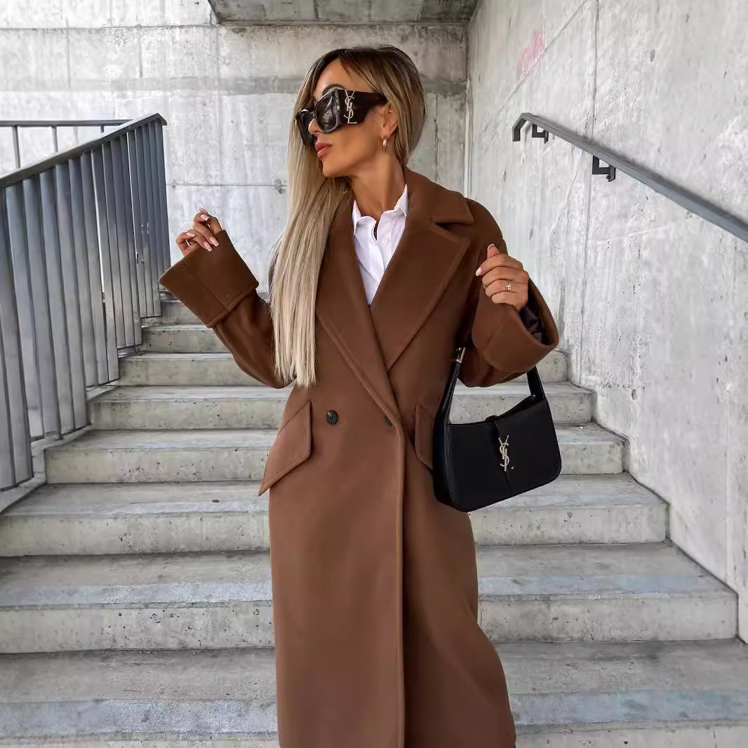 Manteau long élégant à revers crantés et double boutonnage, coupe ample, en mélange de laine, idéal pour le quotidien, le bureau, la ville et les trajets.