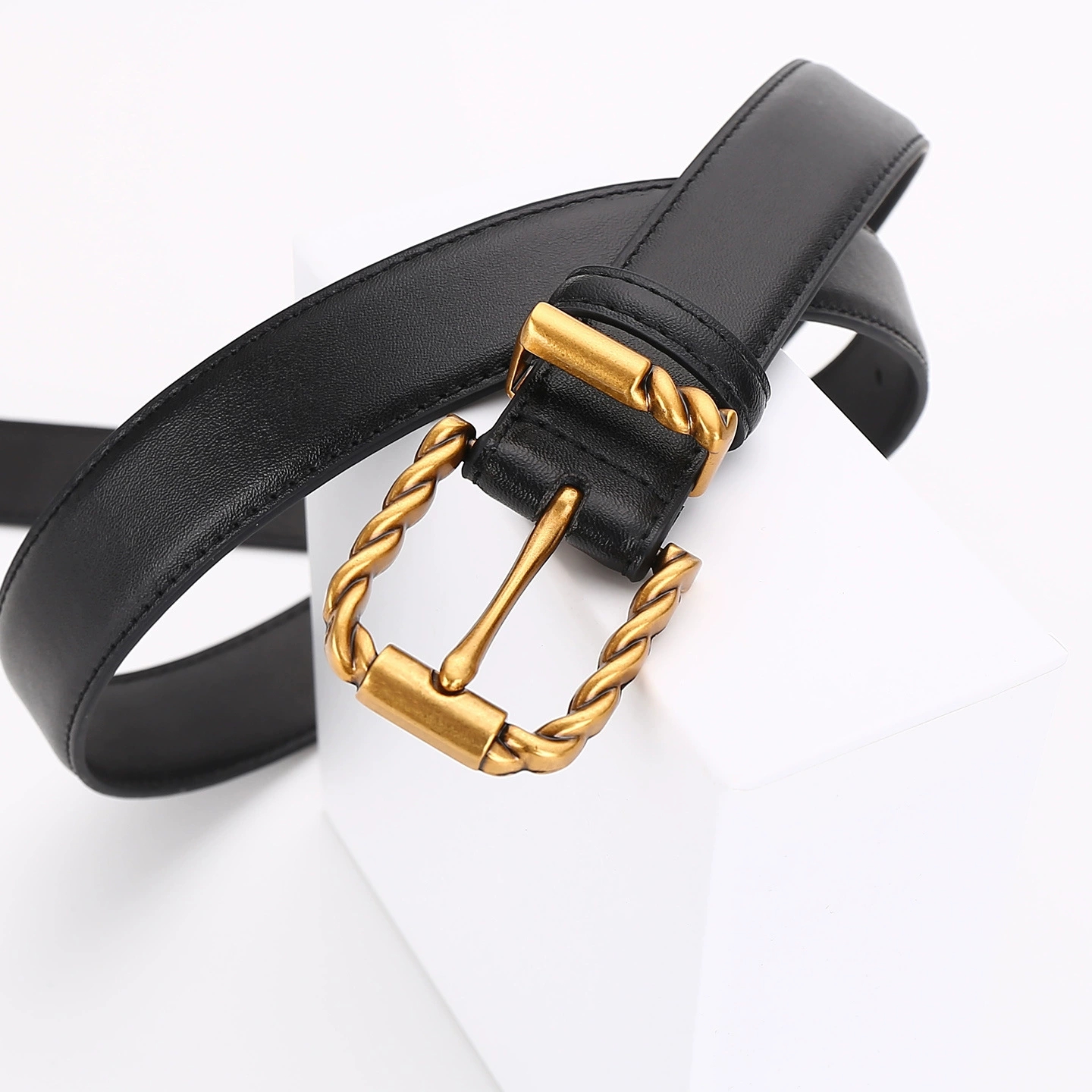 Ceinture en cuir de qualité supérieure pour femme avec boucle à ardillon, ceinture décorative noire polyvalente et élégante pour les affaires et les trajets quotidiens