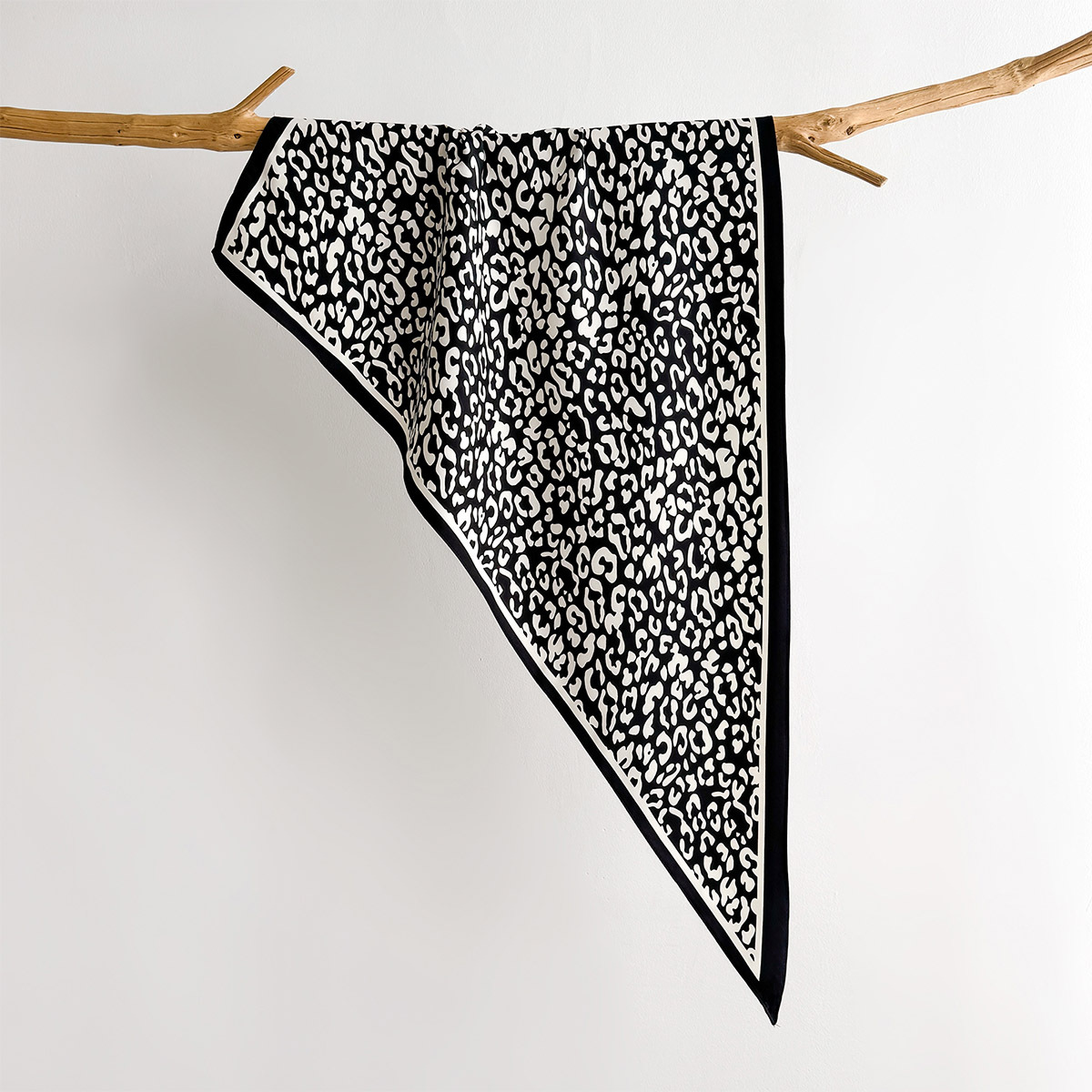 Foulard carré imprimé floral pour femme, en soie imitation douce, écharpes, bandanas, hijab de luxe, foulard élégant, châles et étoles