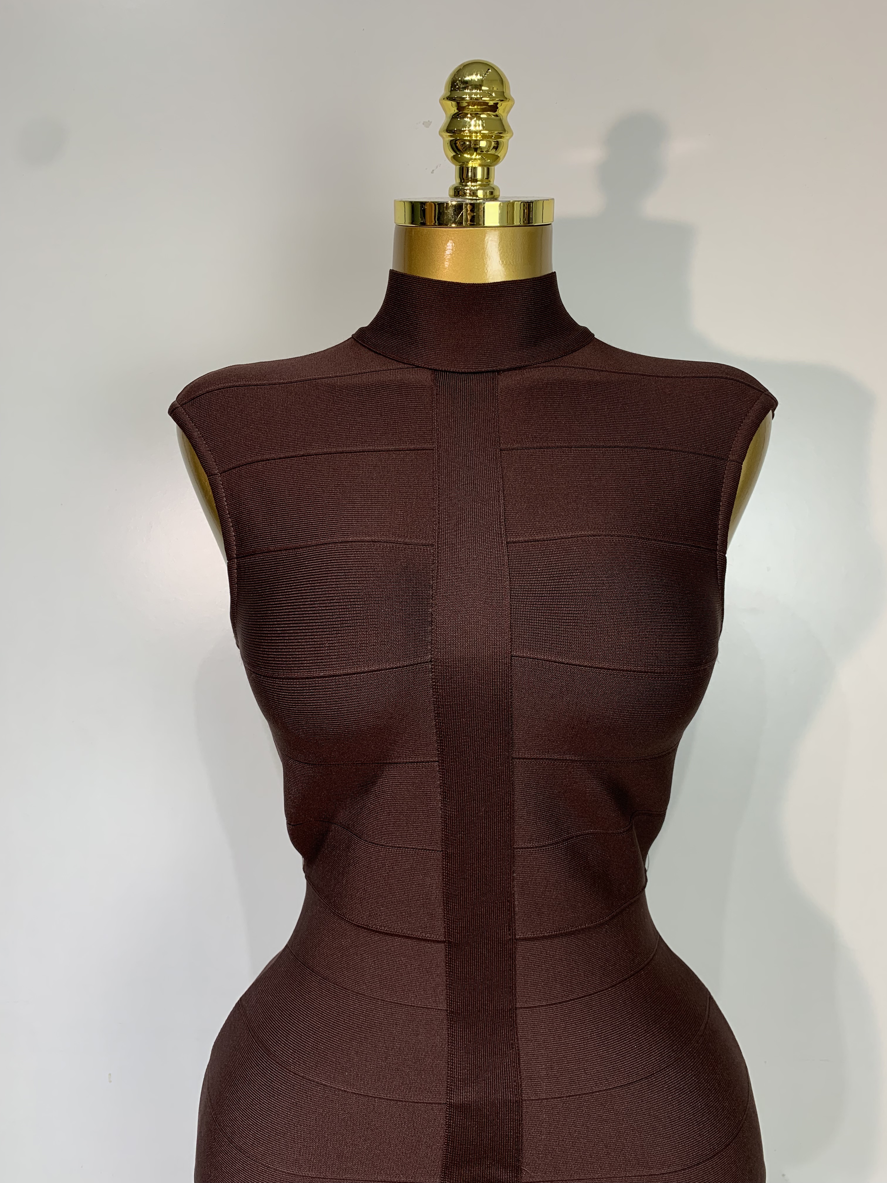 Robe moulante élégante et sexy sans manches à col roulé pour femme, idéale pour les soirées, clubs, fêtes, anniversaires, cocktails et bals de promo