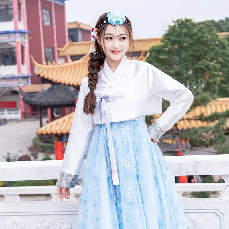 Ensemble de robe traditionnelle coréenne Hanbok pour femmes, chemisier blanc, jupe bleue scintillante, costume national coréen pour la photographie de voyage