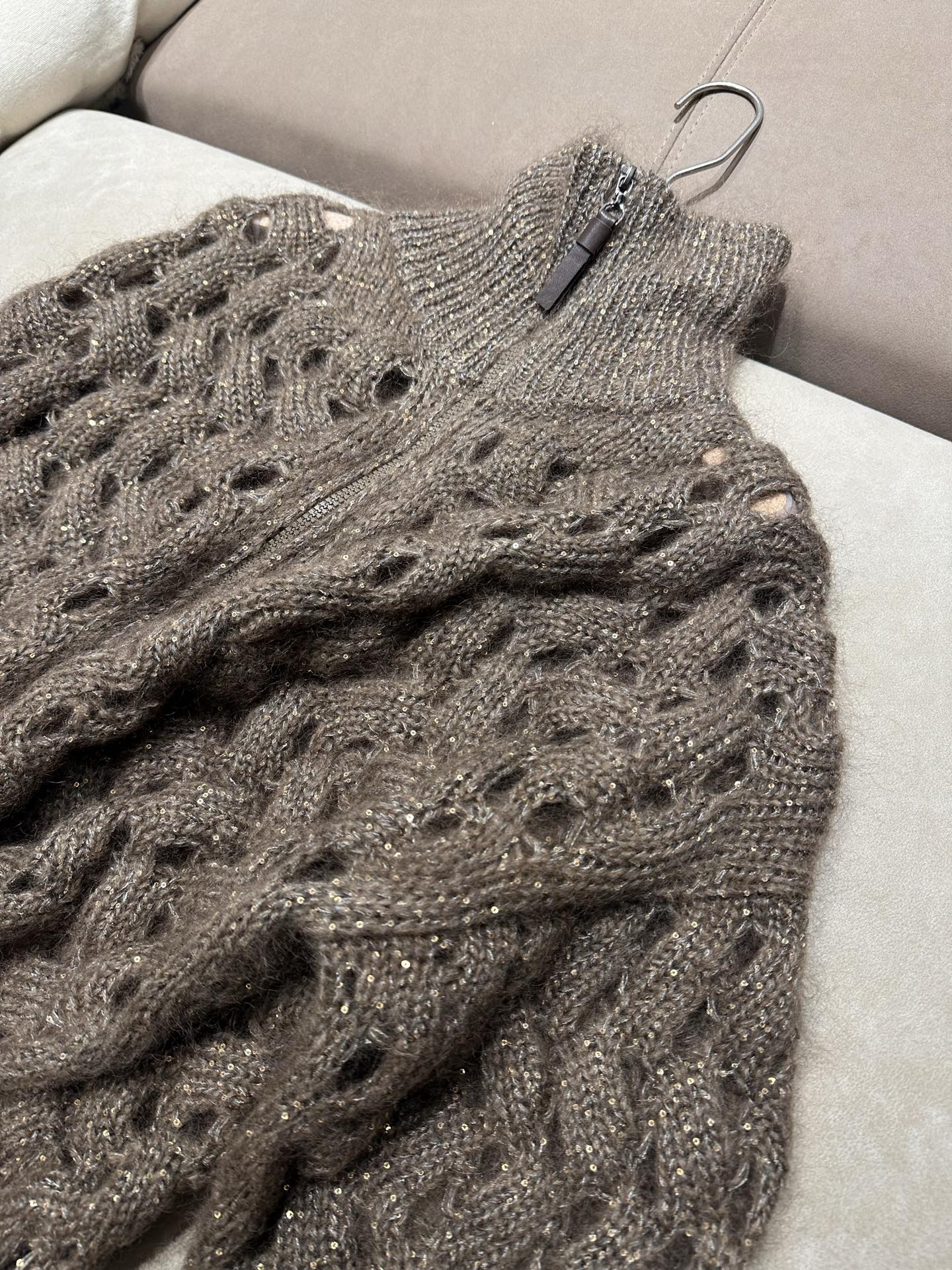 Cardigan en maille de mohair ajouré à fermeture éclair pour femmes, design luxueux à sequins