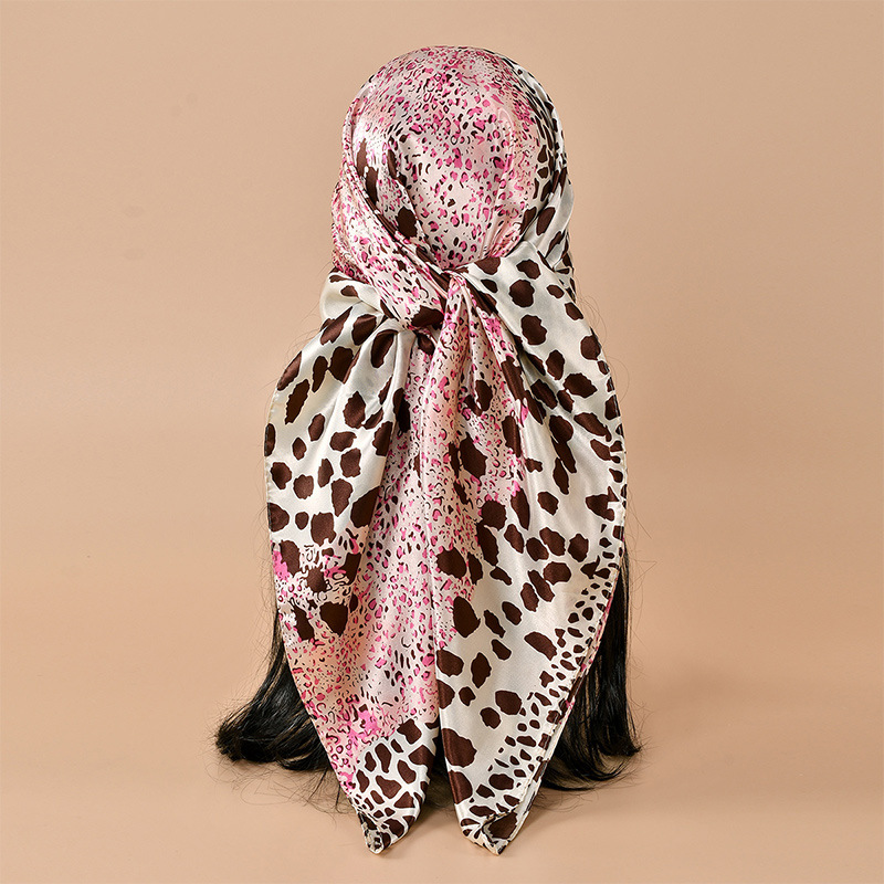 Nouveau foulard carré en satin 90 cm à imprimé léopard, couleur assortie, style européen et américain, élégant, pour sac ou châle de tête