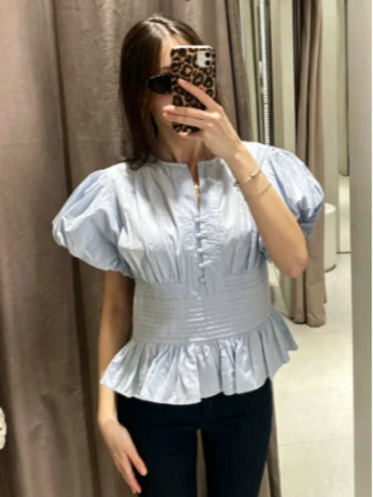 Chemisier en mousseline pour femme, col fendu, simple boutonnage, manches bouffantes, taille smockée, ourlet à volants, élégant, décontracté, chic, tenues d'été 2026