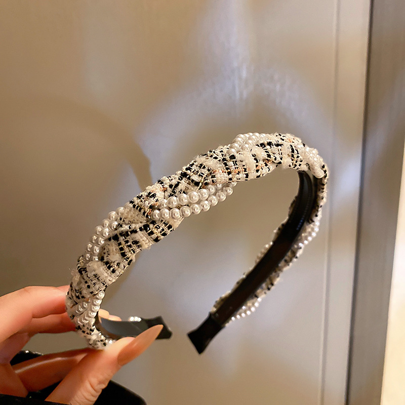 Couvre-chef enveloppé de perles pour femmes, Texture rétro, bandeaux de tempérament, mode luxe, accessoires pour cheveux de styliste, nouveauté 2023