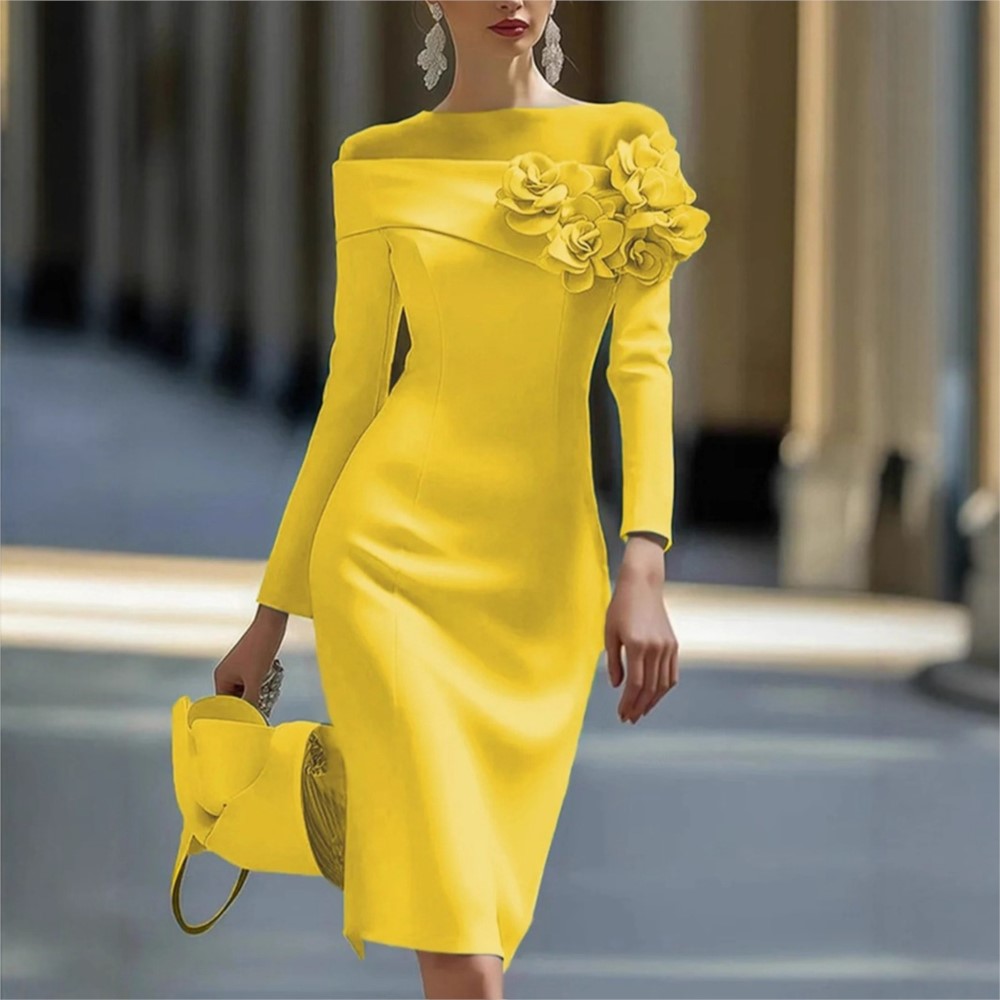 Robe de soirée élégante pour femme, style mode, collection Printemps-Été 2026, col rond, avec empiècements latéraux floraux, coupe ajustée et moulante aux hanches