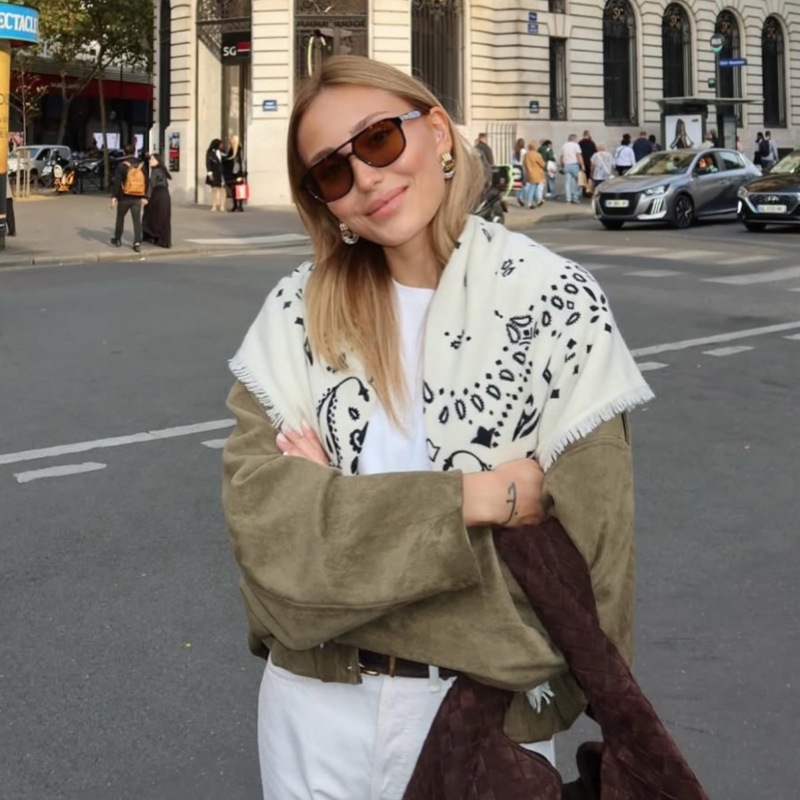Écharpe carrée tricotée à imprimé tendance pour femme, châle léger et doux à franges, accessoire décontracté pour le cou, 2026, pour femme