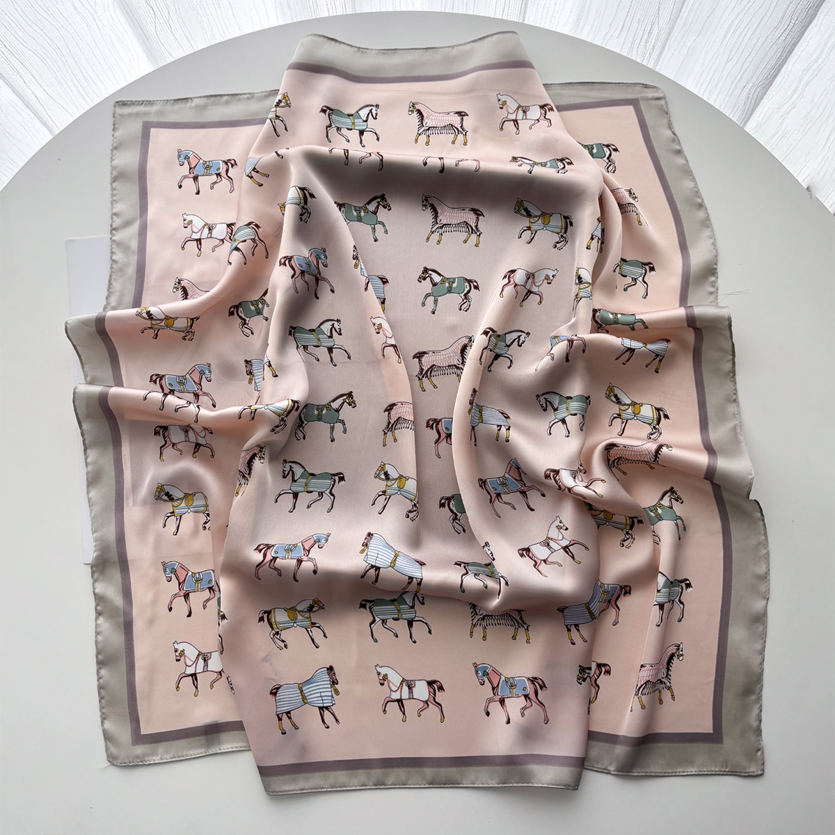 Foulard carré d'été pour femme en satin imitation soie, imprimé de luxe, bandana, décoration, bandeau, écharpe de cou, bandeau pour cheveux