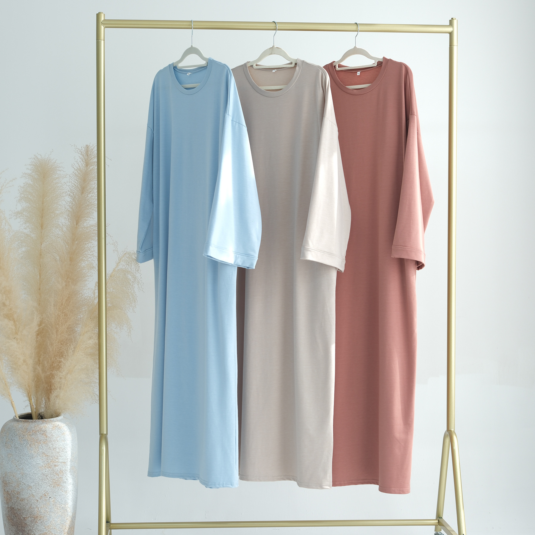 Zahraa 2026 Nouvelle Robe Modeste Couleur Unie Robes Intérieures Femme Musulmane Dubaï Abaya Aïd Ramadan Vêtements Islamiques Turquie Robe Arabe