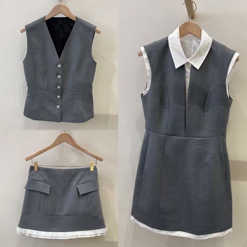 Robe Courte Sans Manches Cintrée Grise Contrastante pour Femme ou Gilet Simple Boutonnage Col V ou Jupe Évasée Nouvelle Collection Printemps 2026