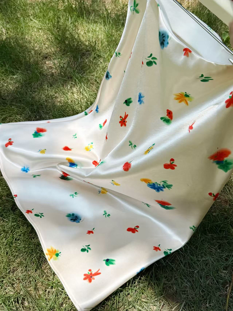 Jupe midi en satin à motif floral pour femme, taille haute, coupe biaisée, style décontracté d'été, coupe trapèze, style français, pour le quotidien, les rendez-vous et les vacances