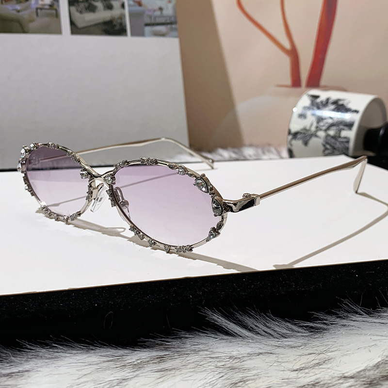 Petites lunettes de soleil ovales brillantes en cristal pour femmes, nouvelle mode en alliage strass, lunettes de soleil de luxe pour dames, nuances rondes sexy pour la conduite