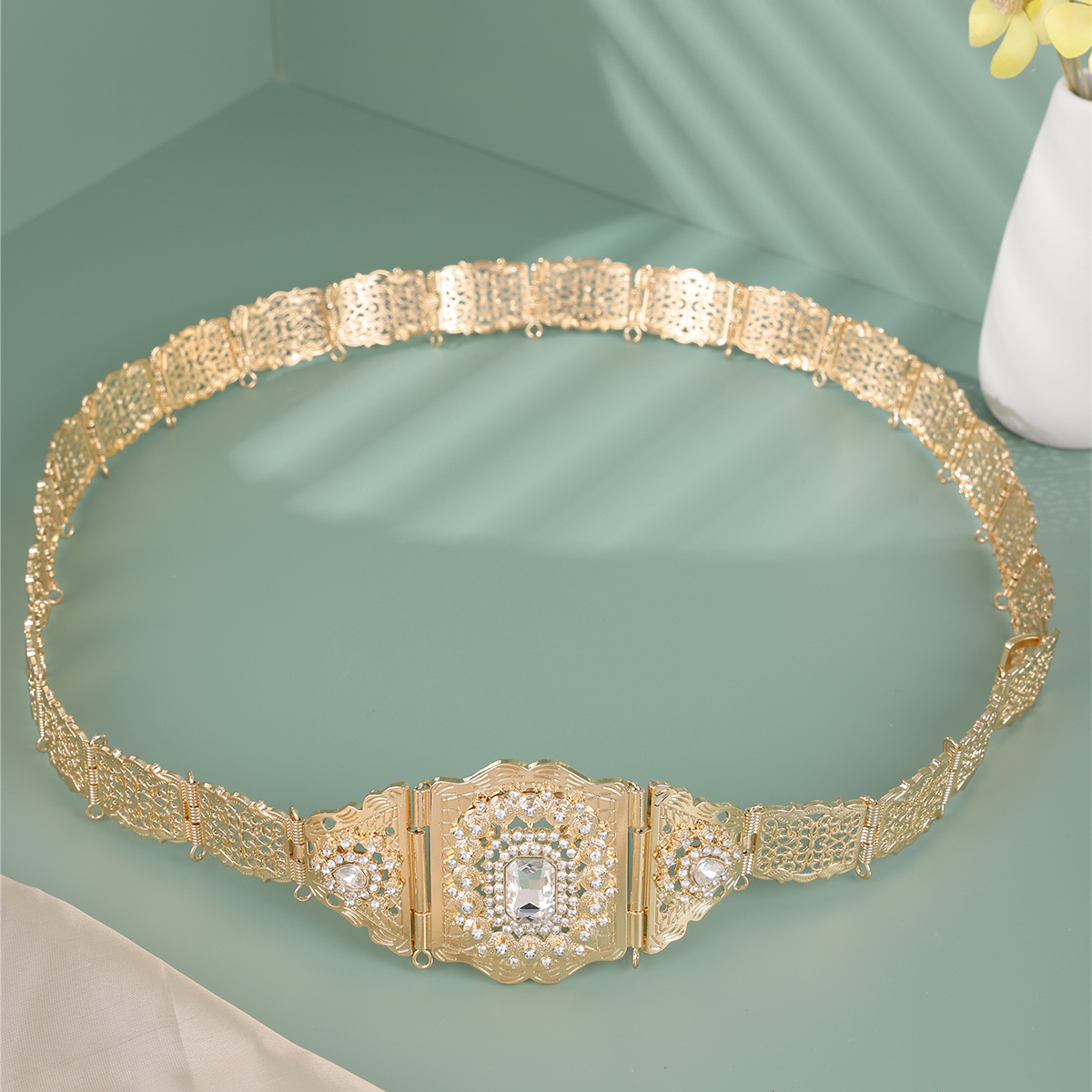 Chaîne de corps pour robe de mariée marocaine, bijoux de caftan à fleurs ajourées, ceinture de mariée plaquée or, chaîne de taille en cristal
