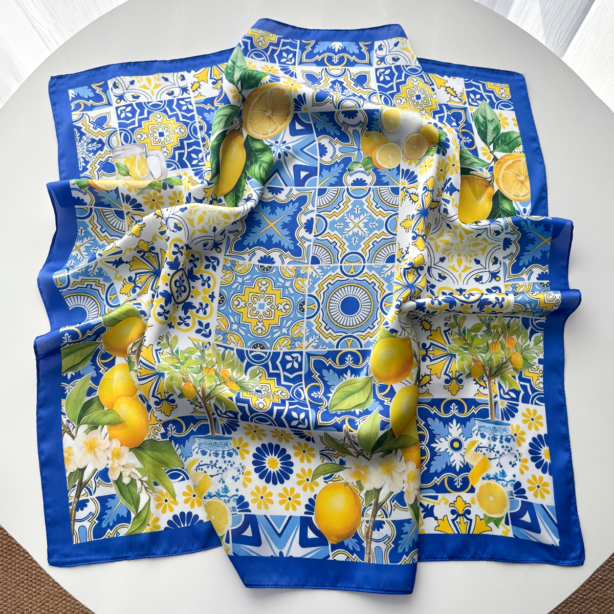 Écharpe carrée florale de luxe en satin doux imitation soie pour femmes, bandanas élégants, hijab, foulard imprimé, châles et étoles