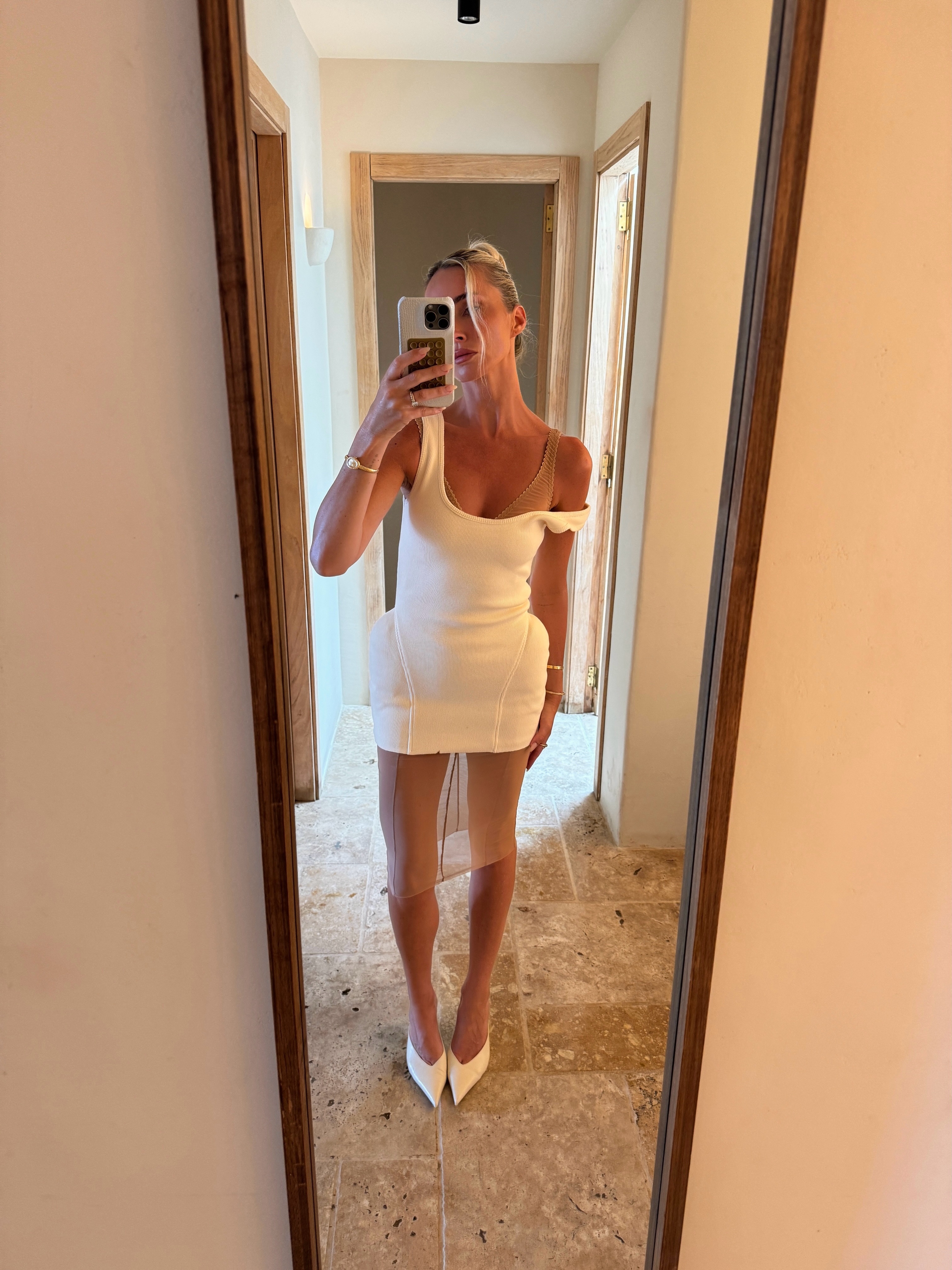 Robe mini blanche pour femme, double couche, avec sous-jupe en maille transparente, col en U, sans manches, coupe ajustée, style vestido midi, pour soirées décontractées