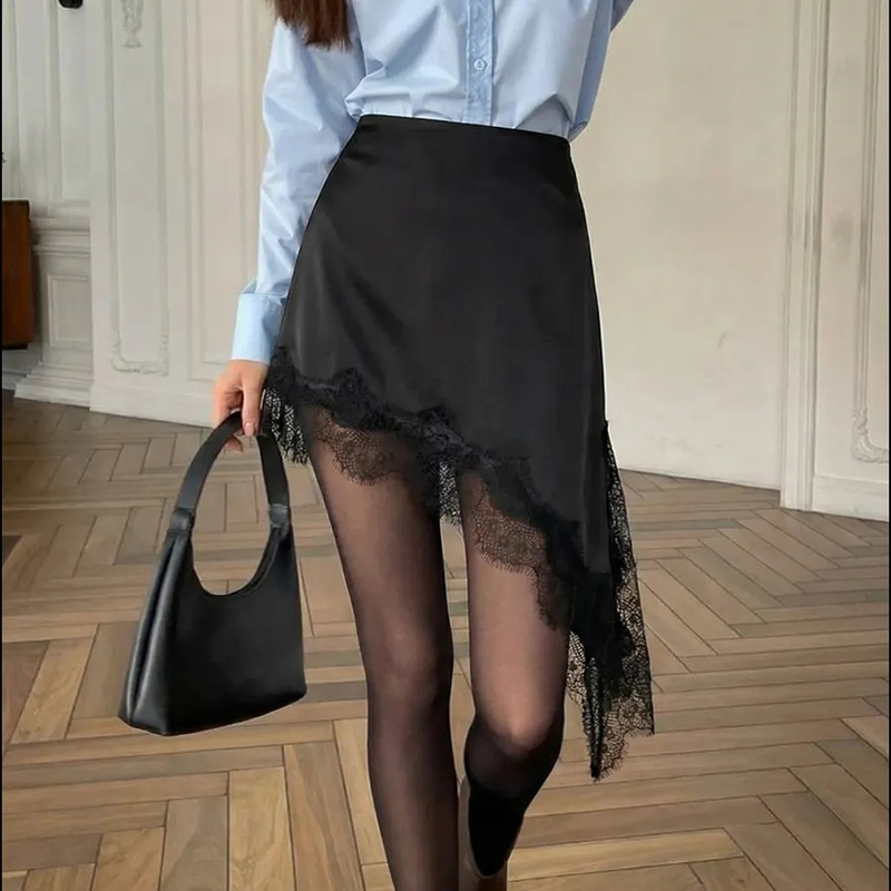 Mini-jupe d'été en satin et dentelle pour femme, élégante, avec bordure irrégulière en dentelle, taille élastique vintage, coupe évasée, style Y2K