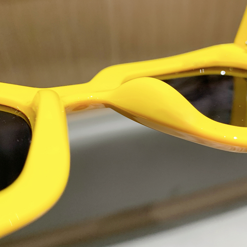 1 paire de lunettes de soleil pour femmes, nouveau style, monture large, haut de gamme, élégantes, tendance, adaptées aux visages carrés et ronds, cadeau de vacances, Da