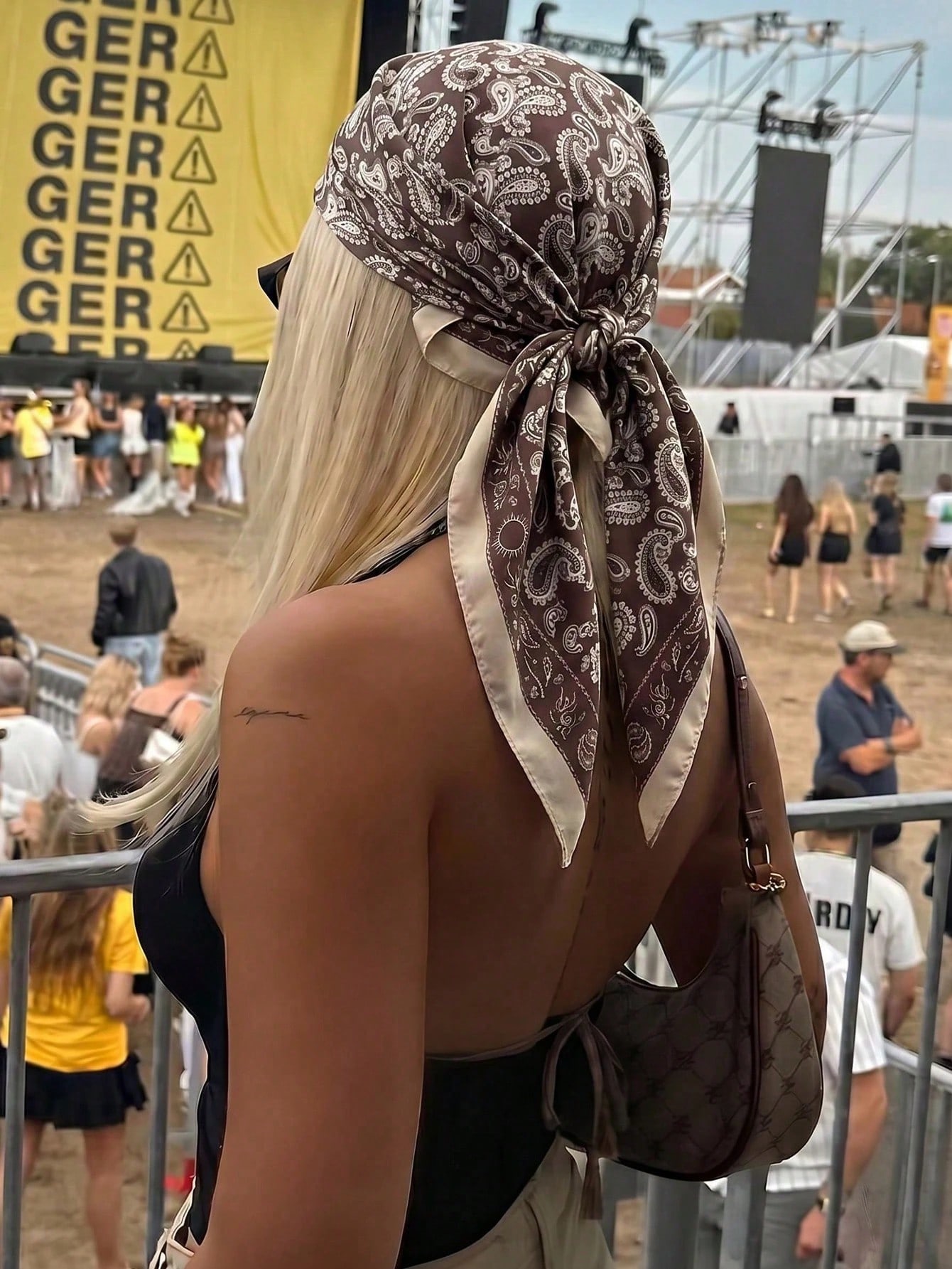 Écharpe en Faux Soie à Motif Paisley Marron pour Femmes, Style Français Élégant, Accessoire Décoratif pour le Cou, les Cheveux et les Sacs, Adapté à Toutes les Saisons