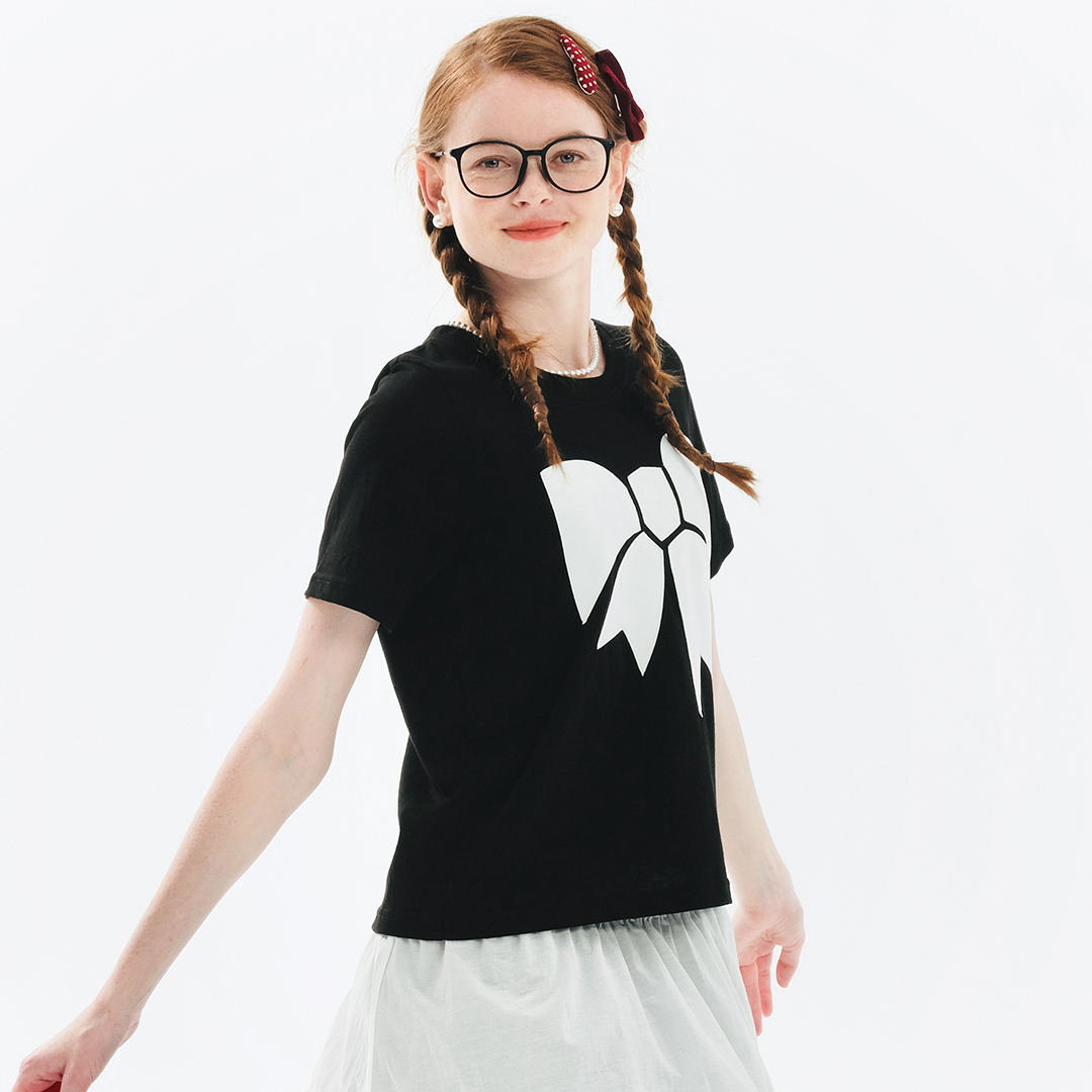 IMAKOKONI Vêtements féminins, t-shirts pour femmes, noir, manches courtes, imprimé nœud blanc, coupe ample, décontracté, haut pour femmes.