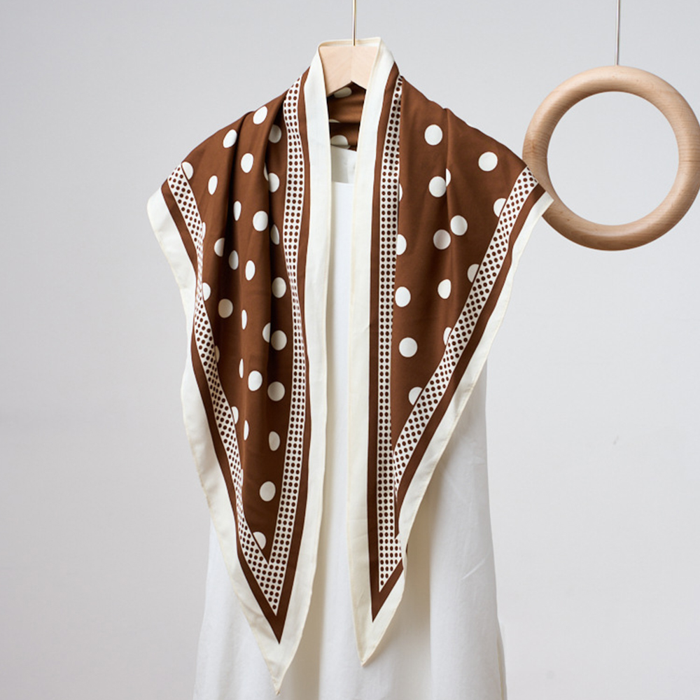 Écharpe triangulaire imprimée à pois, simple et tendance, ceinture polyvalente, écharpe diagonale, accessoires en soie haut de gamme pour femmes