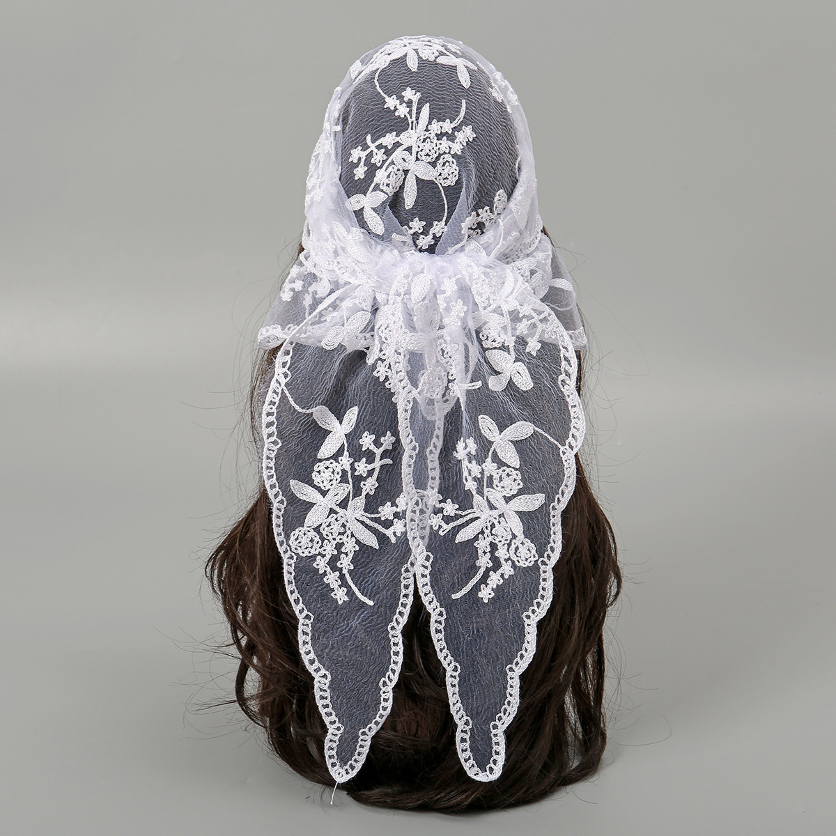 Nouveau blanc noir femmes fleur écharpe été dame solide dentelle triangulaire foulards doux Foulard femme Wrap châles mariée chapeaux