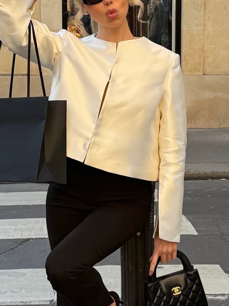 Chemisier court en satin Tossy, col mandarin, manches longues, boutonnage sur le devant, drapé, couleur unie, idéal pour les sorties, les rendez-vous, les soirées, coupe ajustée, chemisier pour femmes.