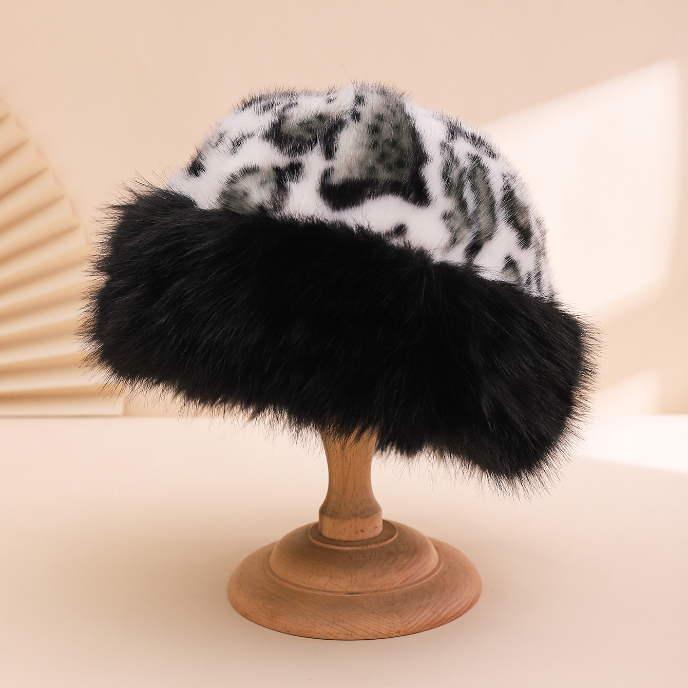 Nouveau chapeau mongole imprimé léopard transfrontalier, à la mode, chaud et doux, chapeau de pêcheur d'automne et d'hiver pour femmes, chapeau en velours