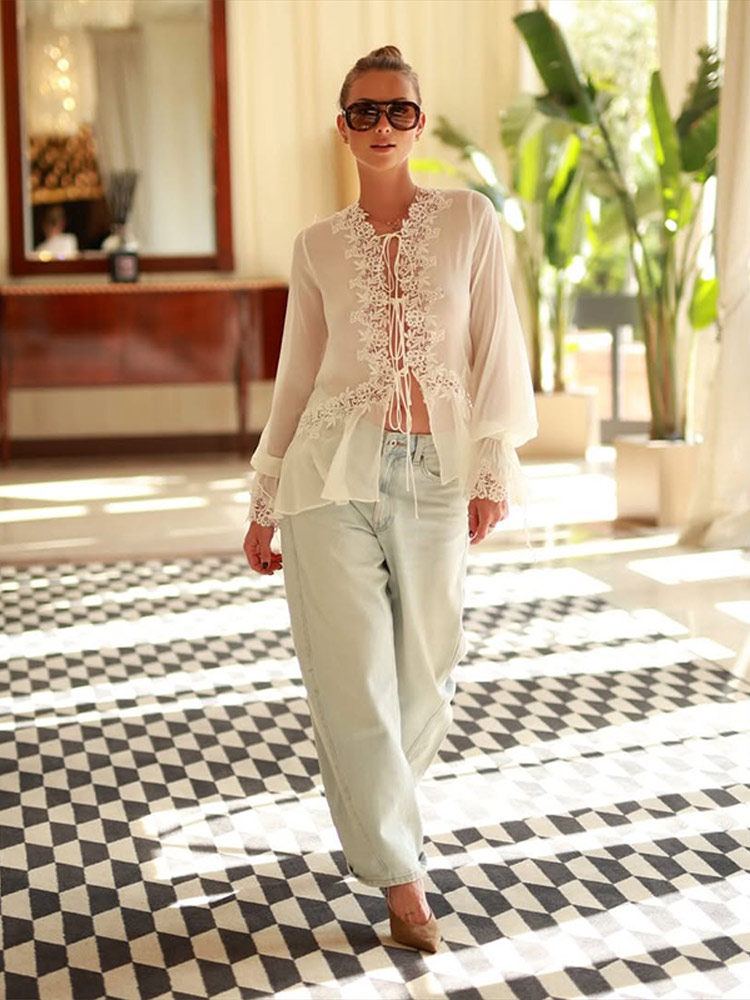 Chemisier transparent à lacets pour femme, manches longues évasées, col en V ajouré, idéal pour la plage et les vacances, collection Printemps-Été 2026