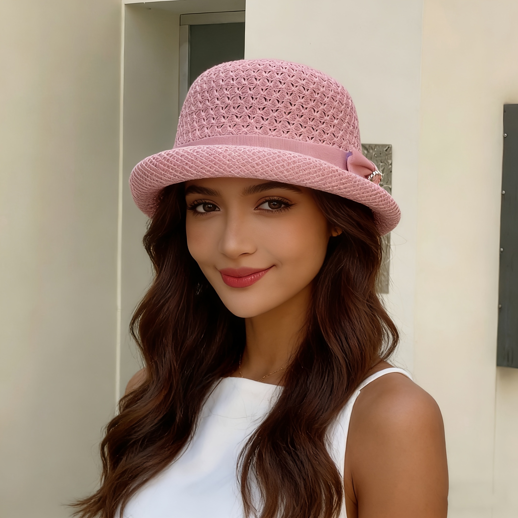 Chapeau Bob Femme Respirant au Crochet avec Nœud et Strass, Idéal pour les Sorties Décontractées, les Vacances et les Activités Estivales