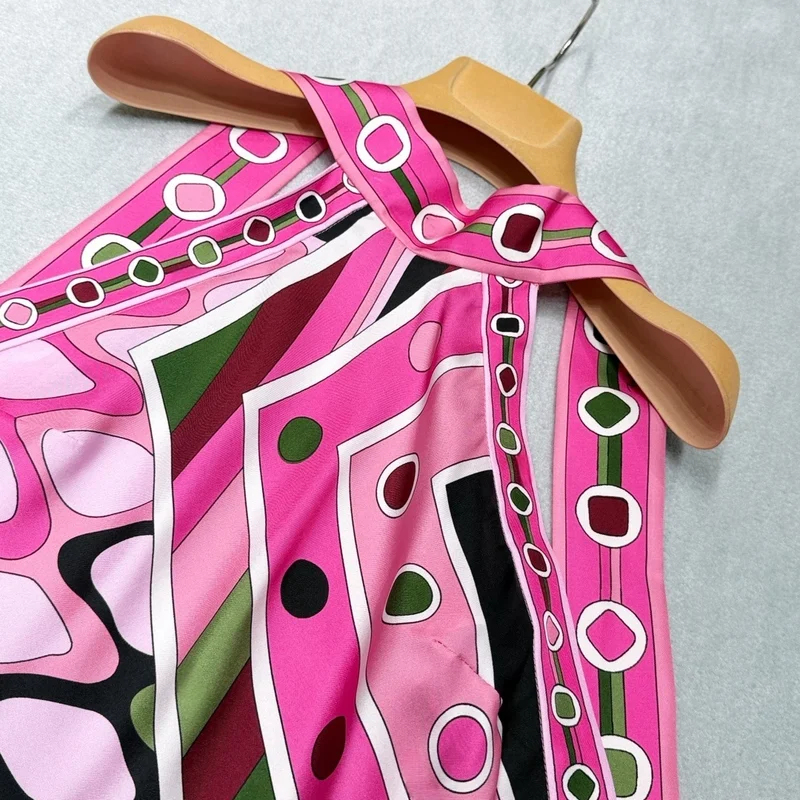 Ensemble haut et mini-jupe pour femme en soie 100% de haute qualité, imprimé abstrait magenta, écharpe et cravate recyclées, collection 2026 TC