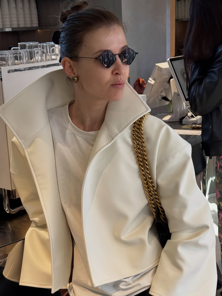 Veste courte décontractée en similicuir blanc à col montant et épaules tombantes pour femme, style coréen, collection 2026, tenue quotidienne
