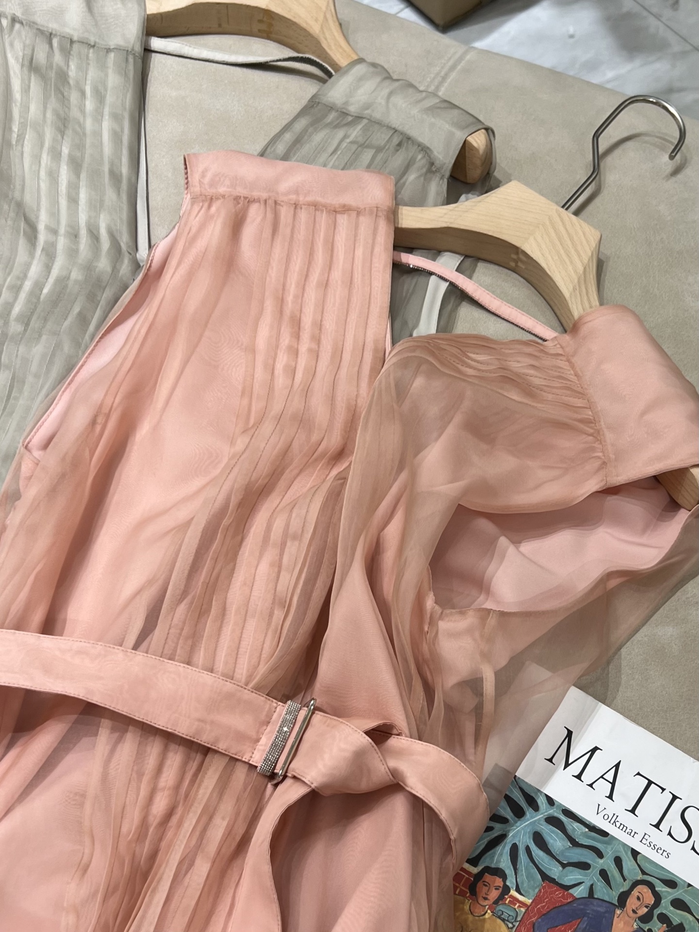 Robe d'été en soie de mûrier avec ceinture, sans manches, ornée de perles, coupe droite