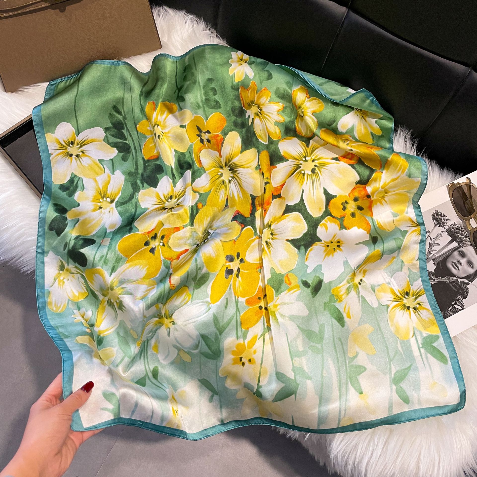 Nouveau petit foulard carré 70 cm en satin coréen, foulard en soie pour femme, petit châle décoratif, divers modèles