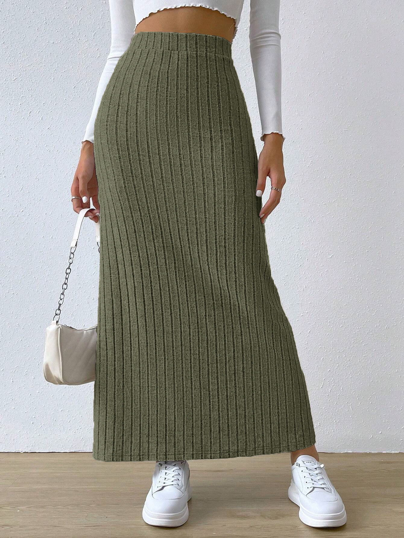 Nouvelle collection Printemps/Été 2026 : Mini-jupe en tricot ajustée, taille haute, fendue sur le côté, pour femme.