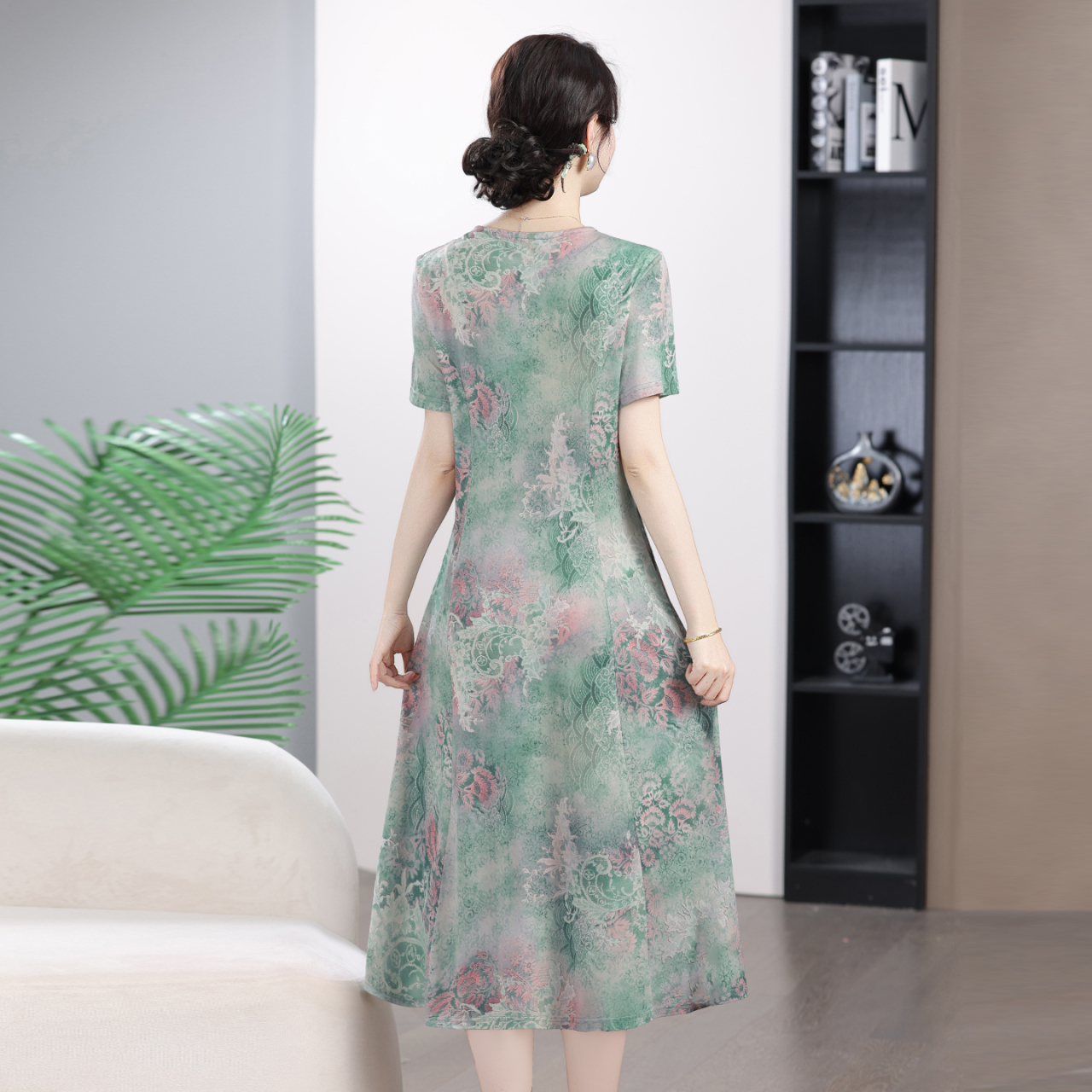 Robe midi florale pour femmes, robe trapèze à manches courtes et col en V avec poches, robe légère décontractée d'été pour le travail ou les fêtes, grande taille