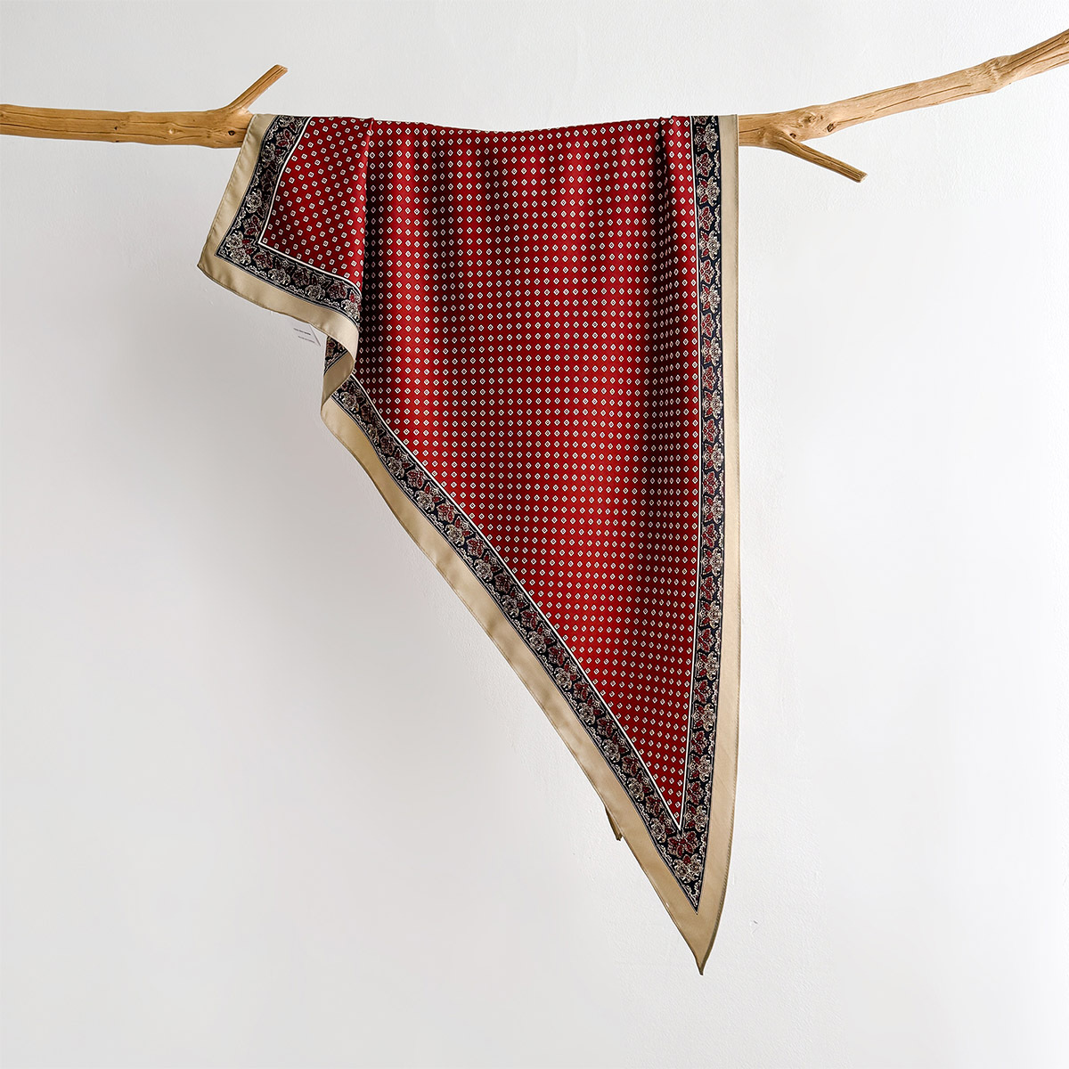 Écharpes en satin doux imitation soie, foulards carrés tendance pour femmes, bandanas, hijab de luxe, foulards élégants, châles.