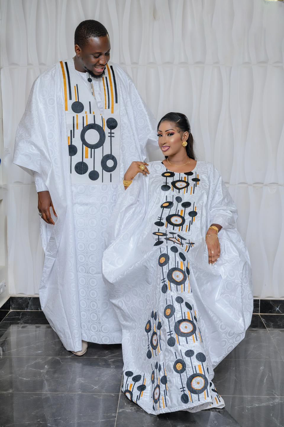 Robes africaines pour femmes Bazin Riche, Design brodé, longueur au sol avec écharpe, Design de Couple