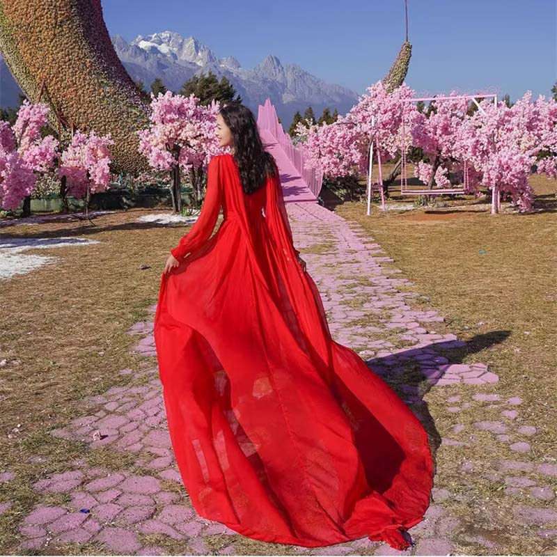 Robe en soie printemps/été 2026 avec charme, robe de plage pour vacances en bord de mer, robe longue rouge à traîne extra longue, robe blanche élégante et gracieuse