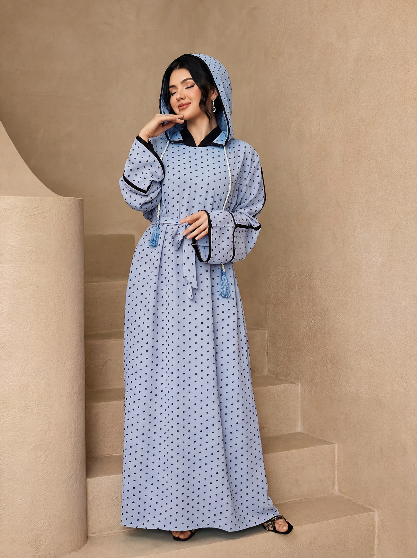 Robe longue Abaya à capuche à pois, avec bordure contrastante, manches évasées et ceinture intégrée, Kaftan modeste pour femmes musulmanes, tenue de tous les jours et de l'Aïd