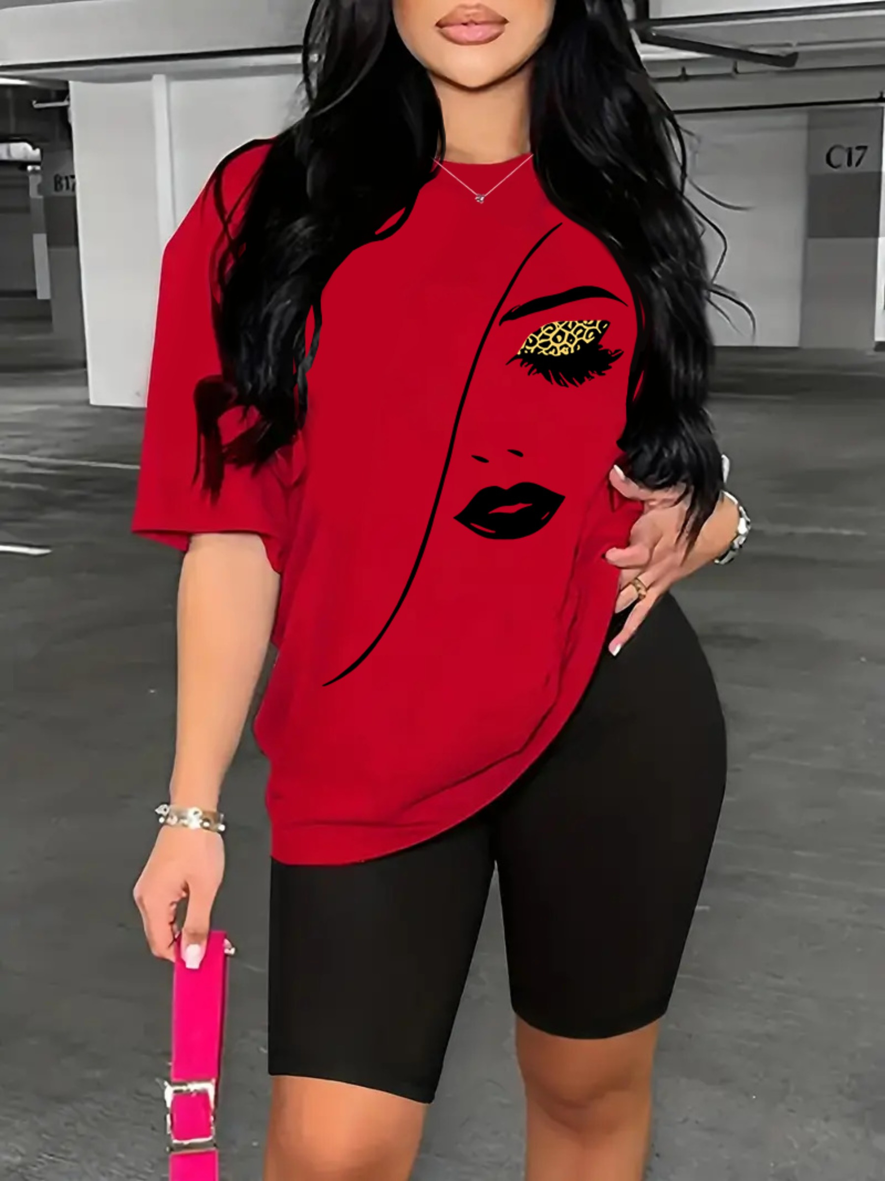 T-shirt de sport pour femme à manches courtes avec tissu en polyester à élasticité moyenne