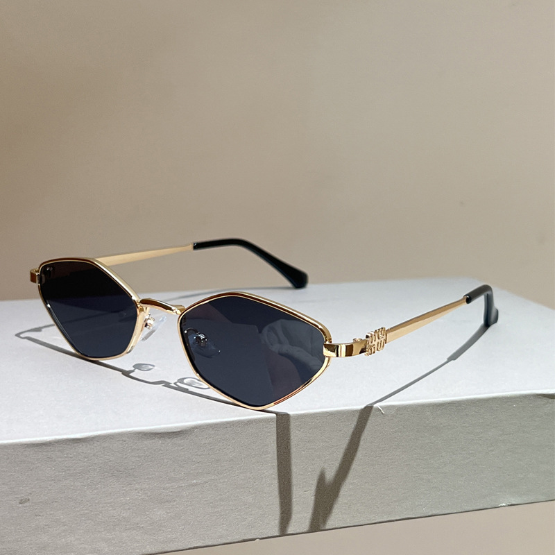 Nouvelles Lunettes de Soleil Femme Anti-UV en Alliage, Style Œil de Chat Irrégulier, Motif Diamant, Petites et Tendance pour la Conduite