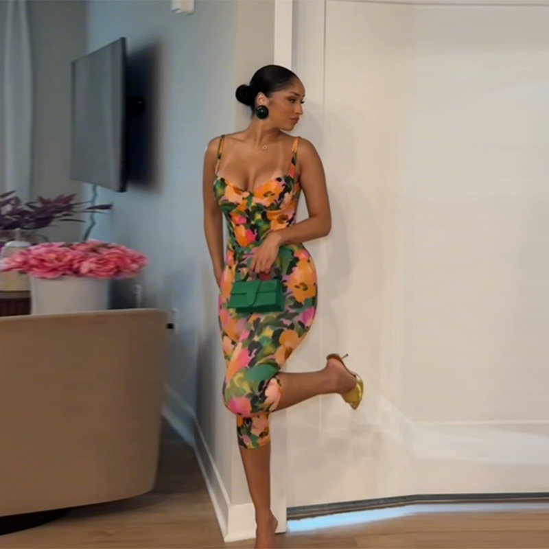 Ensemble deux pièces élégant à motif floral, corset dos nu avec décolleté cœur et pantalon court assorti, tenue tendance pour femmes, été, plage, soirée